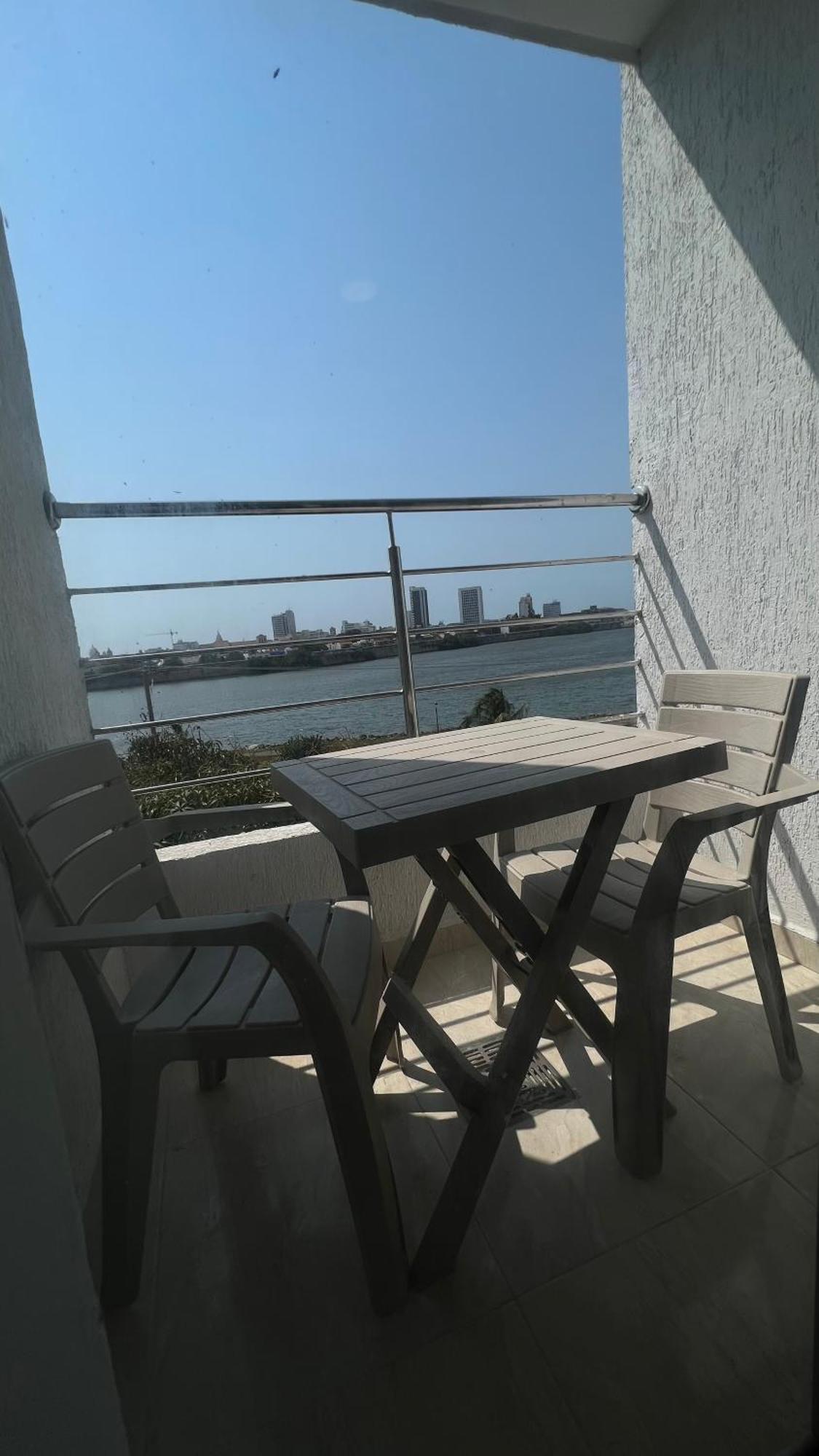 Bahia 79 Apartasuites Cerca al Centro Cartagena Bagian luar foto